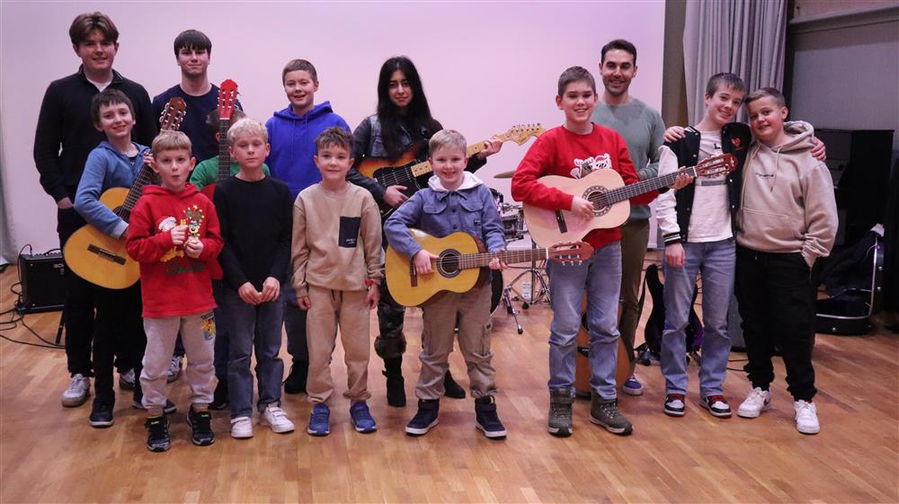 alle gitar-elever - Klikk for stort bilde